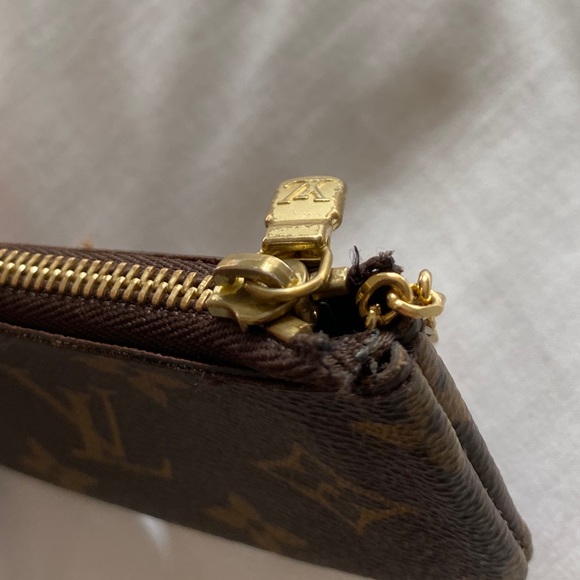 Lous Vuitton monogram key pouch - Picture 3 of 7
